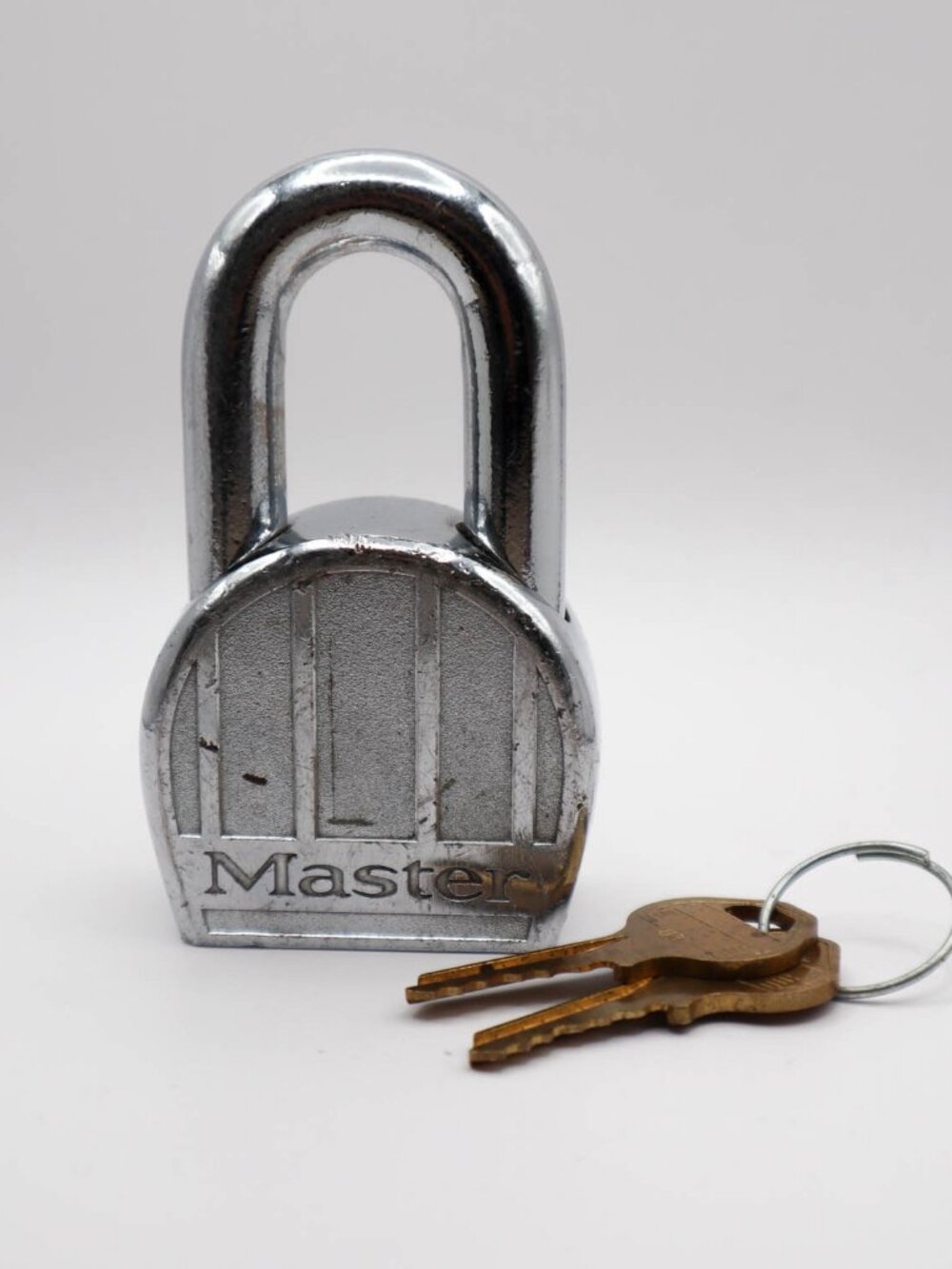Master Lock Co. No. 200 Heavy Duty Padlock w/ 2 Keys Fully Functional